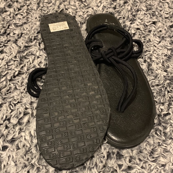 Sanuk sandals - Picture 2 of 4